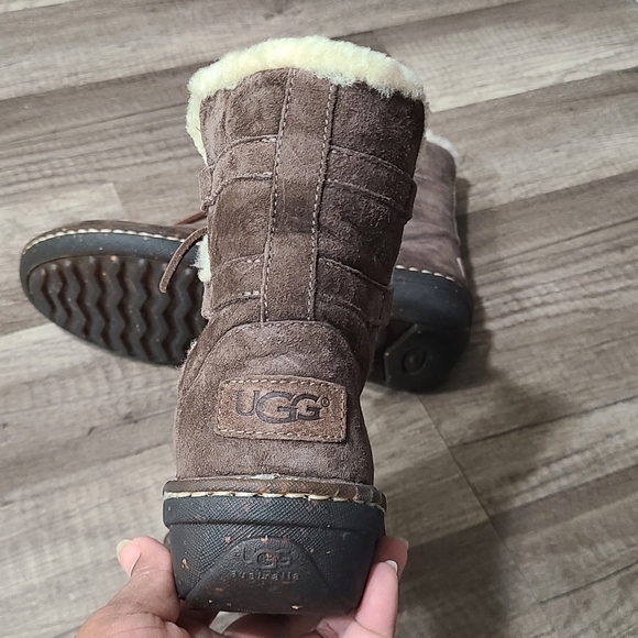 UGG Australia Caspia Women Boots Size 6 - Picture 5 of 11